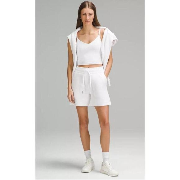 NWT Lululemon Scuba High-Rise Short 5" White Size 4 - Picture 2 of 5